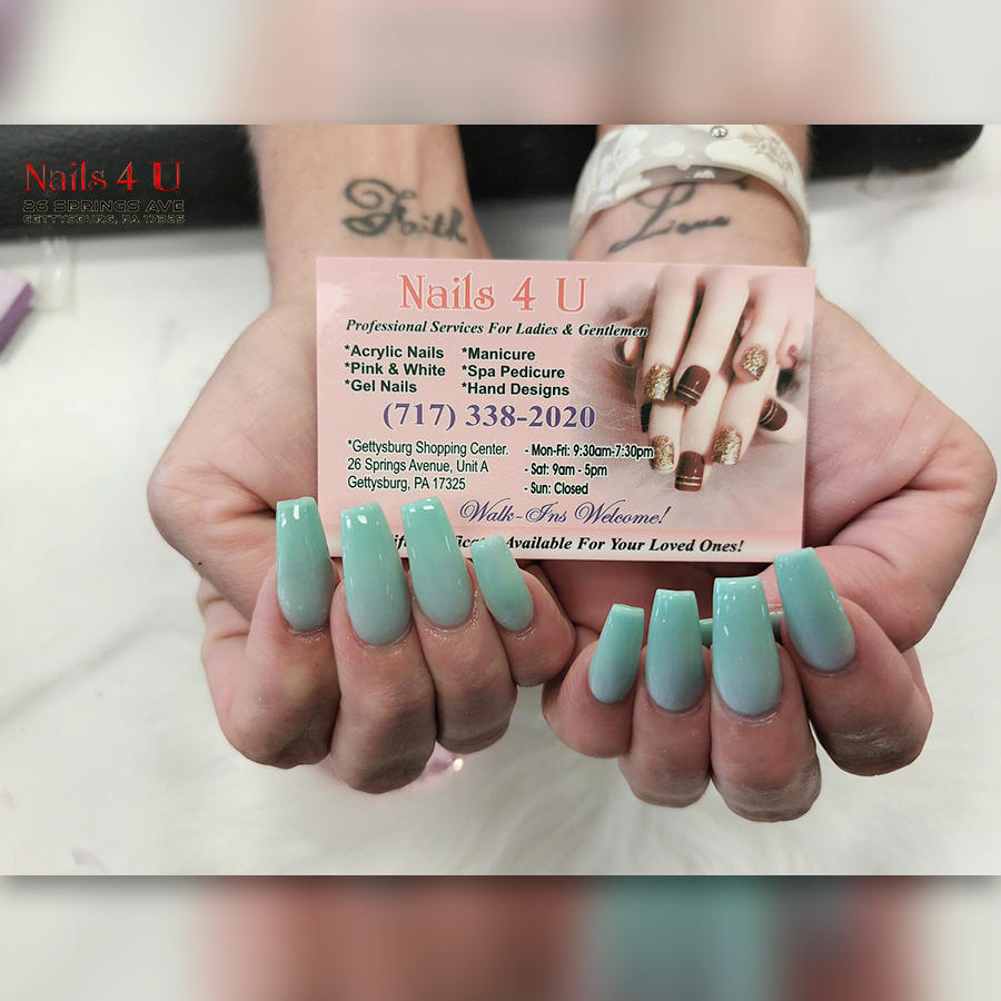 Minimalist nail design